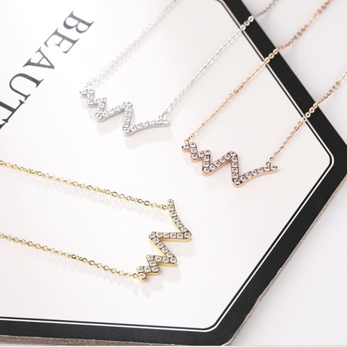 Dây Chuyền Nữ Hình Sấm Sét Có Đính Đá Nhân Tạo Titan Không Đen TT 2400