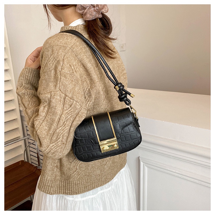 Túi đeo chéo vai JASMIN NOIR 22BL08058 giả da cá sấu thời trang sành điệu cho nữ