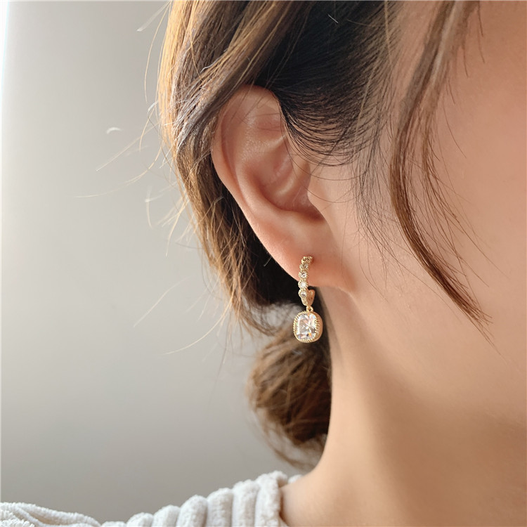 Khuyên Tai Nữ Hình Chữ C Thời Trang Hàn