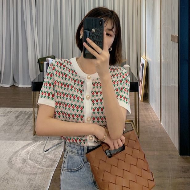 Áo Croptop Dệt Kim Tay Ngắn Mùa Hè Phối Khuy Ngọc Trai Thời Trang Dịu Dàng Cho Nữ