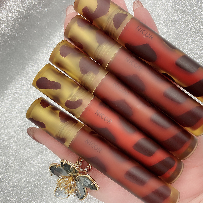 (Hàng Mới Về) Son Kem Lì Lâu Trôi Không Thấm Nước Thiết Kế Vỏ Sáng Tạo