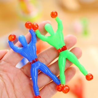 NGƯỜI NHỆN LEO TƯỜNG