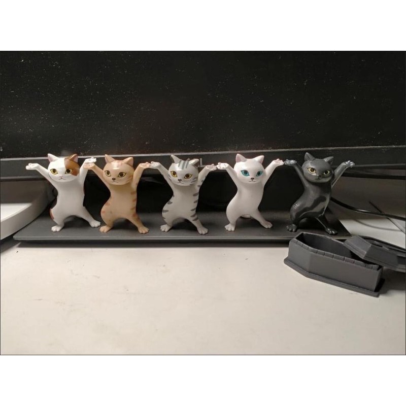 Mô hình mèo giơ tay (ai chưa say thì hãy giơ tay)