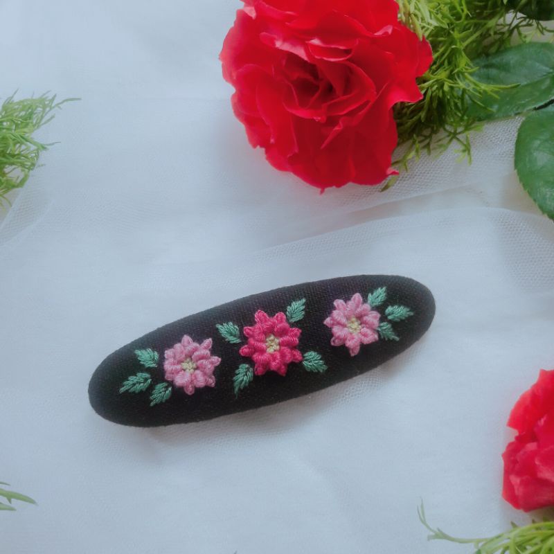 Kẹp tóc thêu tay handmade