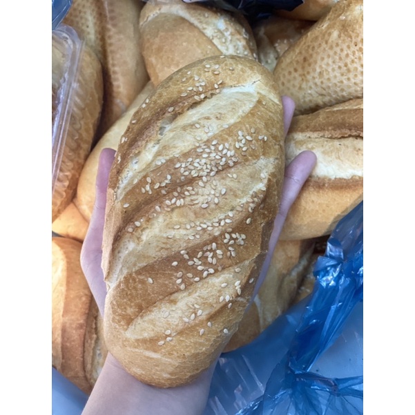 Bánh mì không, đặc ruột nóng giòn