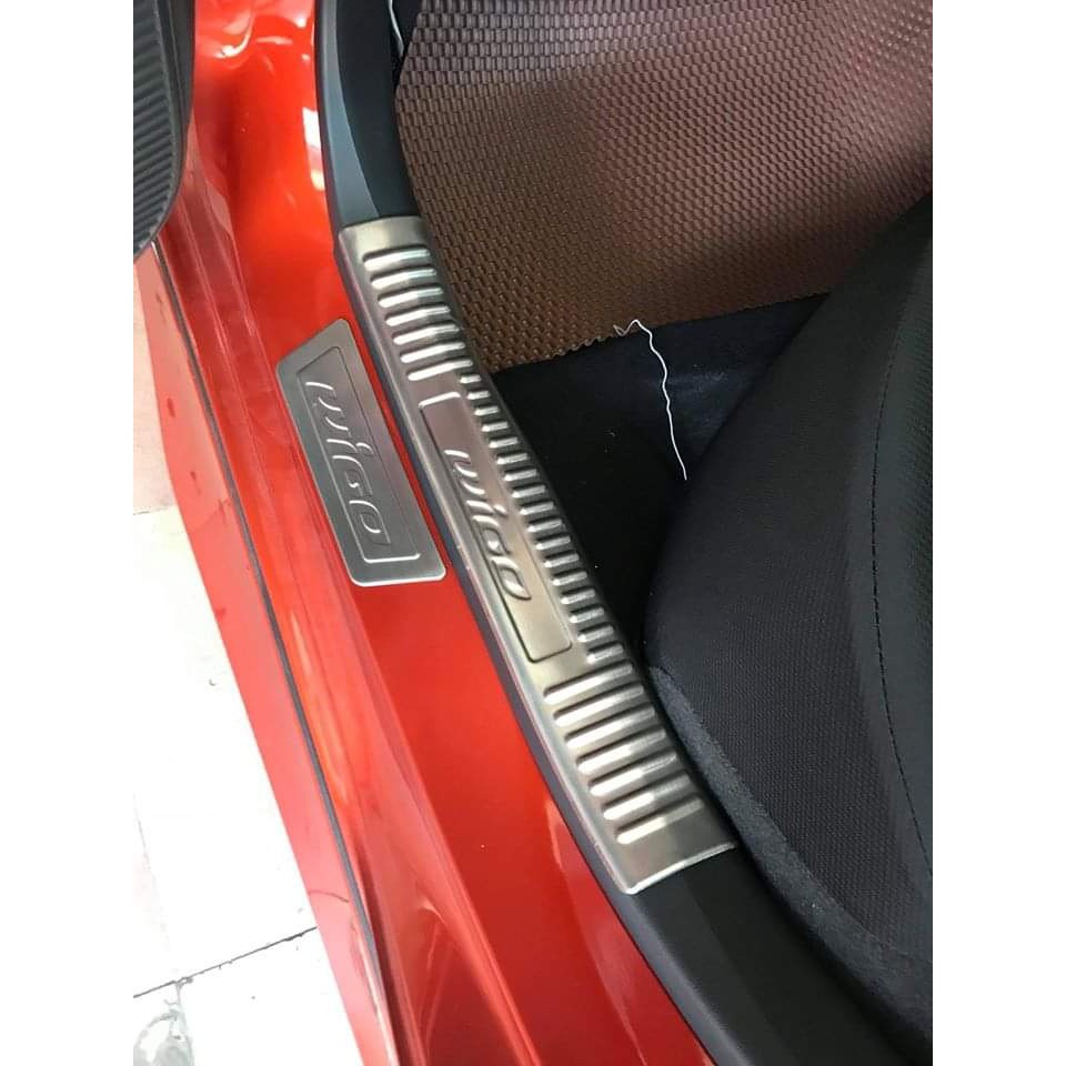Ốp Bậc Cửa Xe Toyota Wigo 2018 2019 2020 mẫu inox