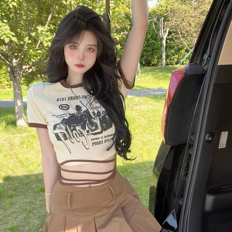 Áo CropTop Trắng Phối Viền Nâu Thắt Dây Eo