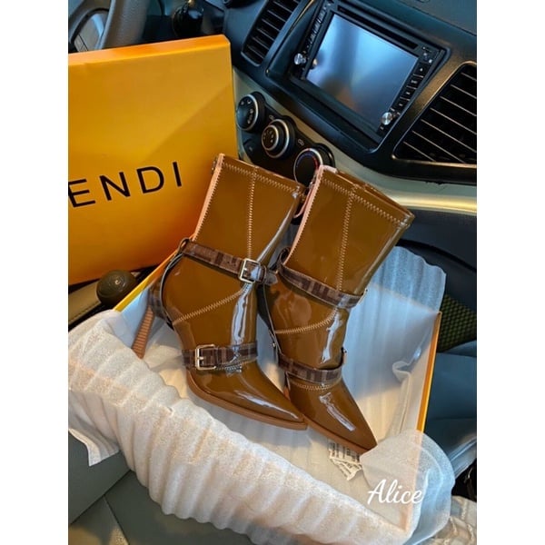 Boots fen.di full box, màu nâu cổ lửng, da bóng, tháo được đai đi thành 2 kiểu | BigBuy360 - bigbuy360.vn