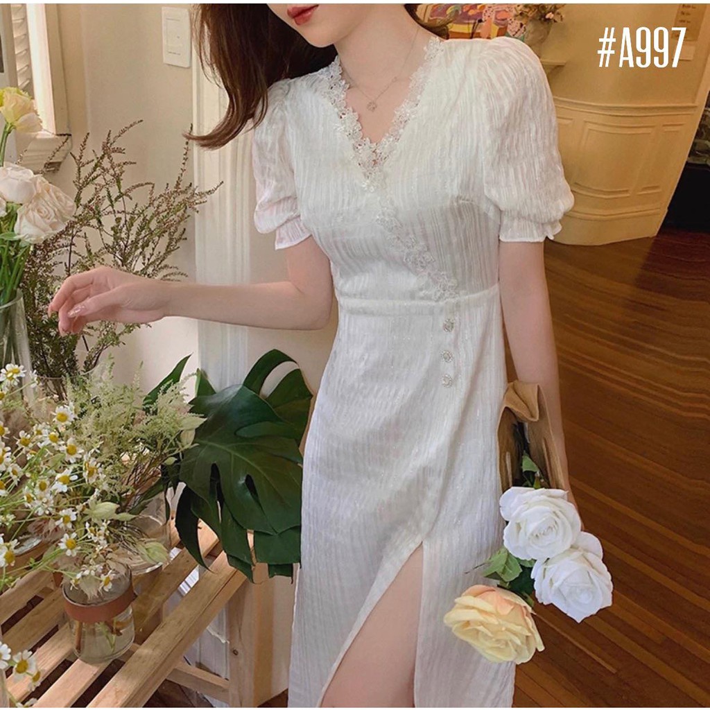 Đầm xốp cổ V viền ren xẻ tà