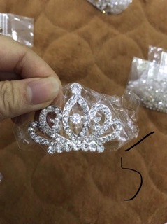 Vương miện công chúa có gắn đá lấp lánh