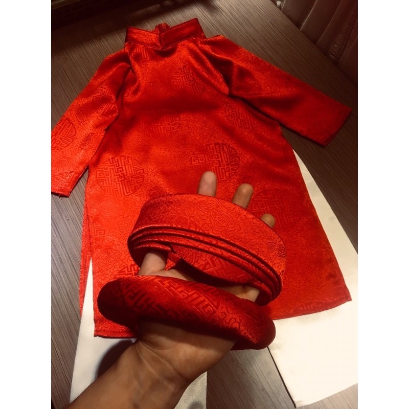 Áo dài lụa đỏ cho bé