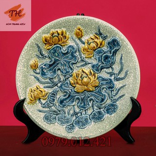 Đĩa trầu cau men rạn đắp nổi Bát Tràng (không bao gồm chân gỗ kê)