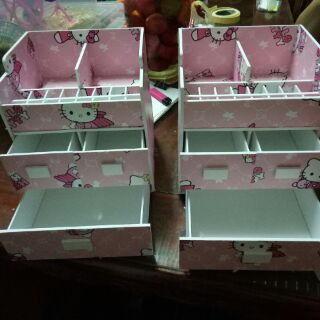 Tủ mỹ phẩm 3 học Hello Kitty