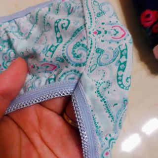 Quần đùi mặc trong váy