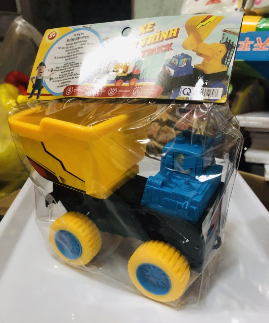 Xe bê tông đồ chơi