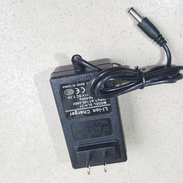 Sạc pin 21v-24v-26v cho máy khoan pin 18V-21V-24V-26V-28V-36V-66v 5cell