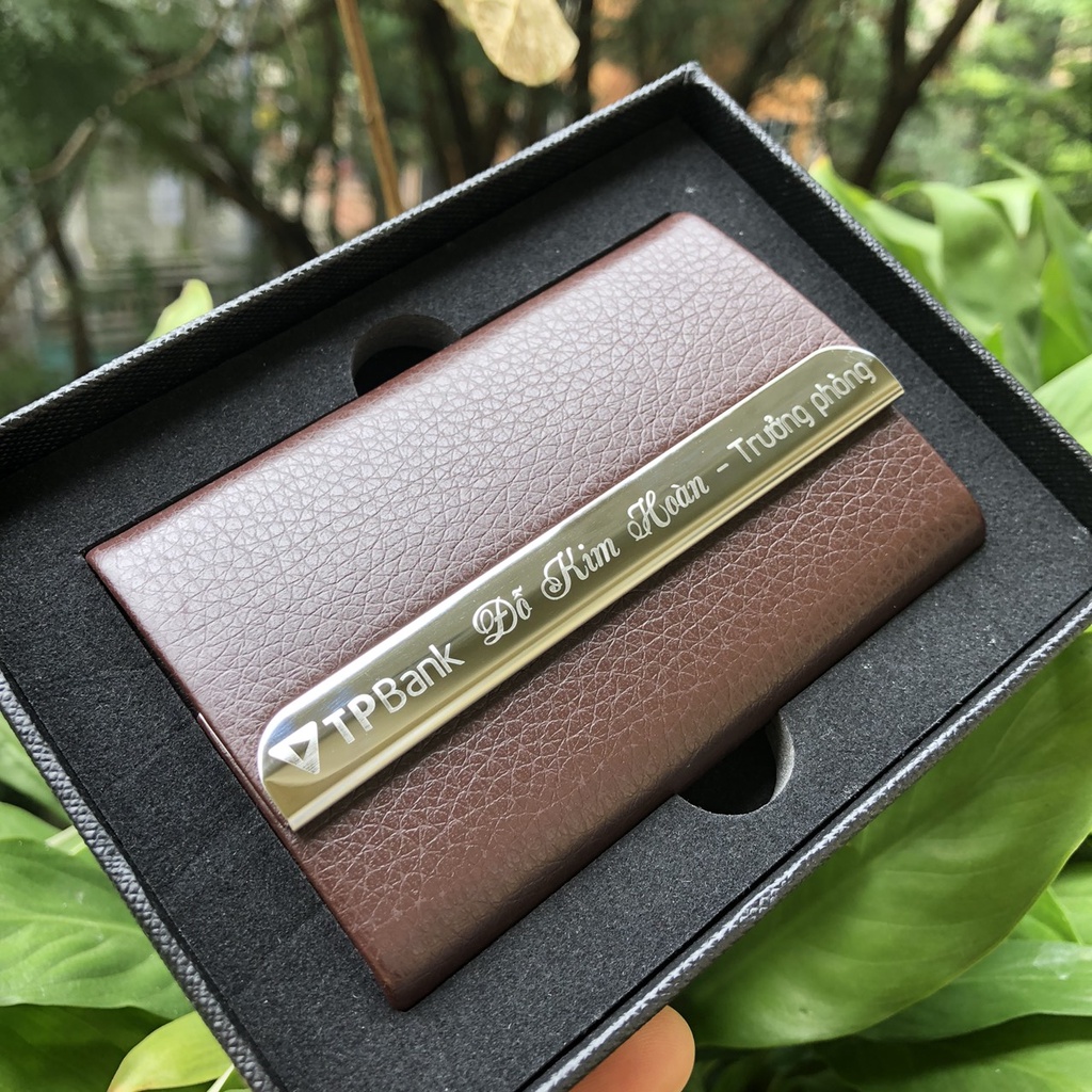 Ví đựng thẻ danh thiếp khắc logo TPbank và tên theo yêu cầu