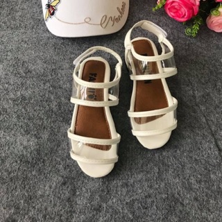 Sandal quai trong bé gái