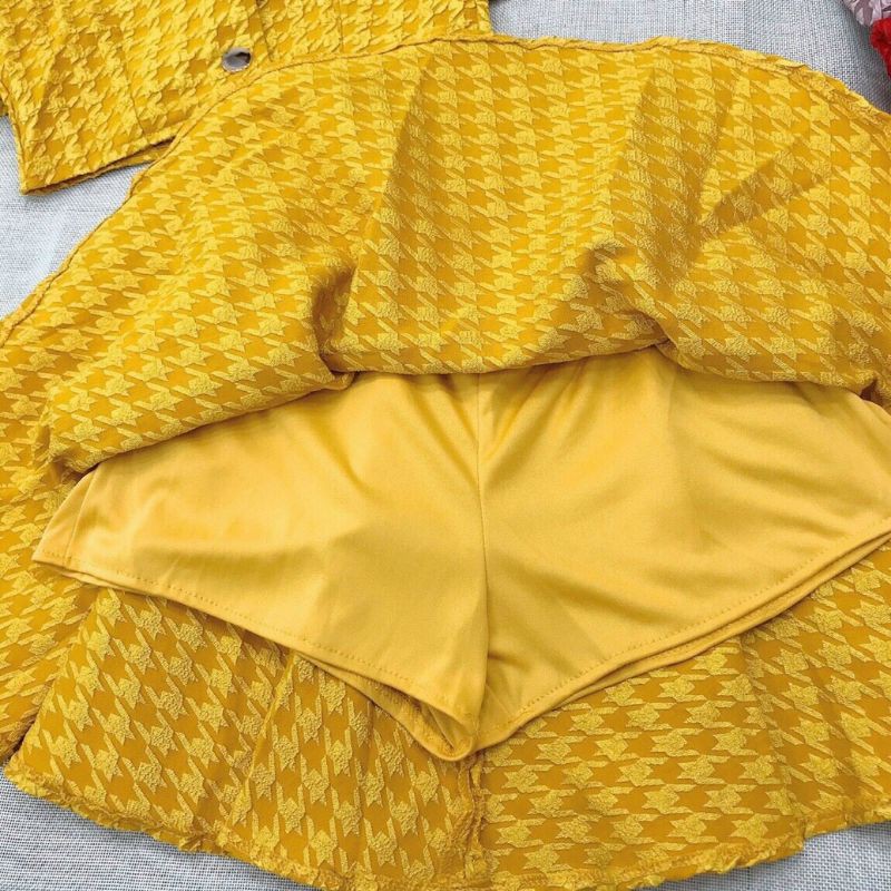 Set áo cổ vest chân váy xòe