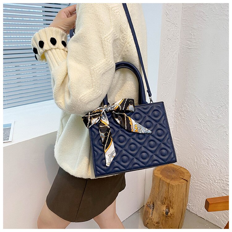 Túi xách JASMIN NOIR vuông cỡ lớn họa tiết kẻ ô dập nổi cho nữ