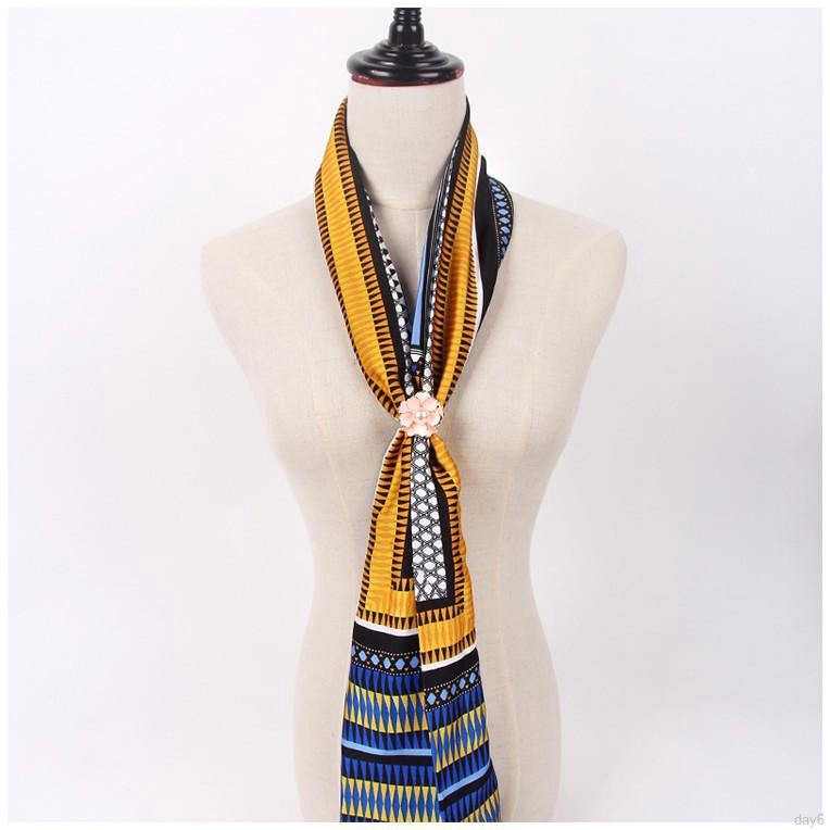 Kẹp khăn cổ hình hoa đính đá ngọc trai màu trắng thời trang cho nữ