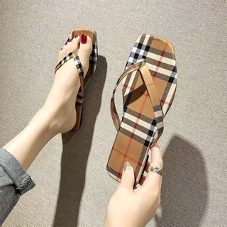 Dép kẹp xỏ ngón burberry