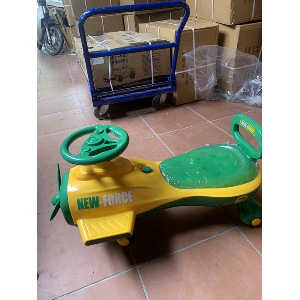 Xe lắc cho bé mẫu mới Máy Bay NEW FORCE, Xe lắc chòi chân máy bay lắc có nhạc và đèn cho bé từ 1-6 tuổi