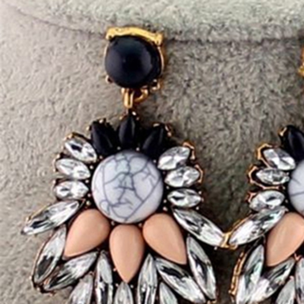 Bông tai hình hoa đính đá sang trọng