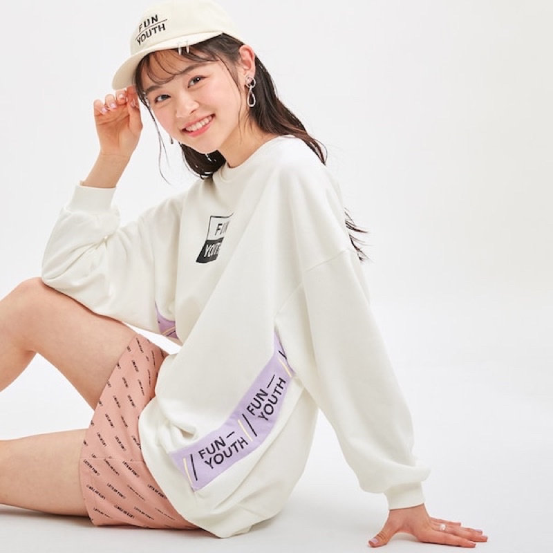 Áo nỉ da cá cổ tròn bé gái tuổi teen phối màu dễ thương Fun Youth của GU - Nhật