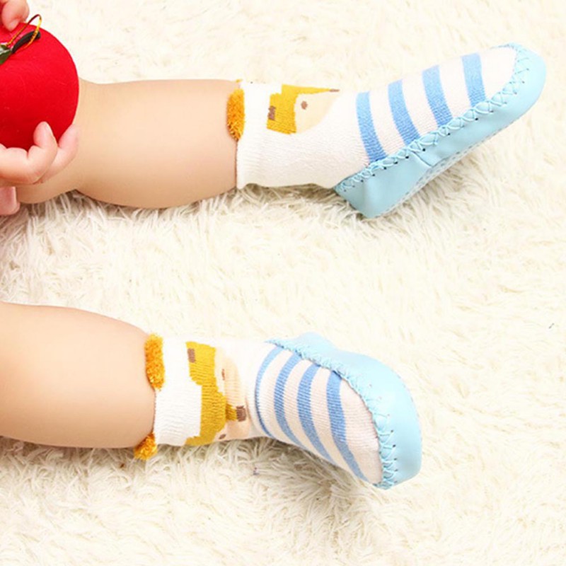 Đôi vớ cotton chống trượt kiểu dáng dễ thương dành cho các bé