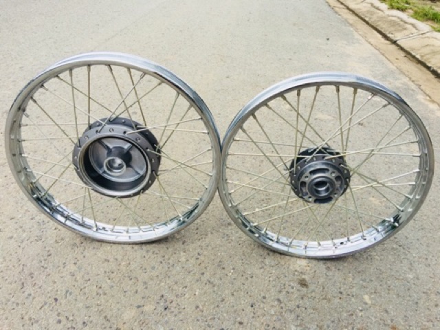 Cặp bánh căm zin sirius 1 đĩa trước