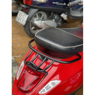 baga cãng sau vespa