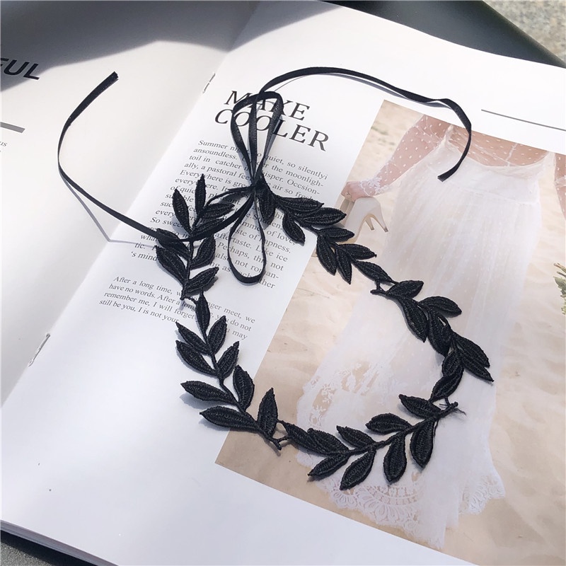 Vòng cổ choker ren mặt hình lá phong cách Hàn Quốc