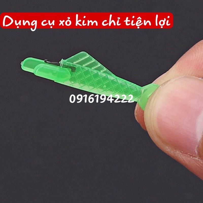 Dụng cụ xỏ kim chỉ nhỏ gọn tiện lợi