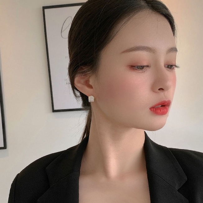 Khuyên tai cỡ nhỏ màu trắng thời trang Hàn Quốc