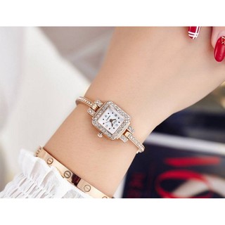 Đồng hồ lắc tay mặt vuông đính đá