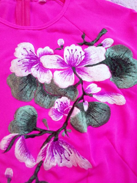 Áo dài lụa thêu tay