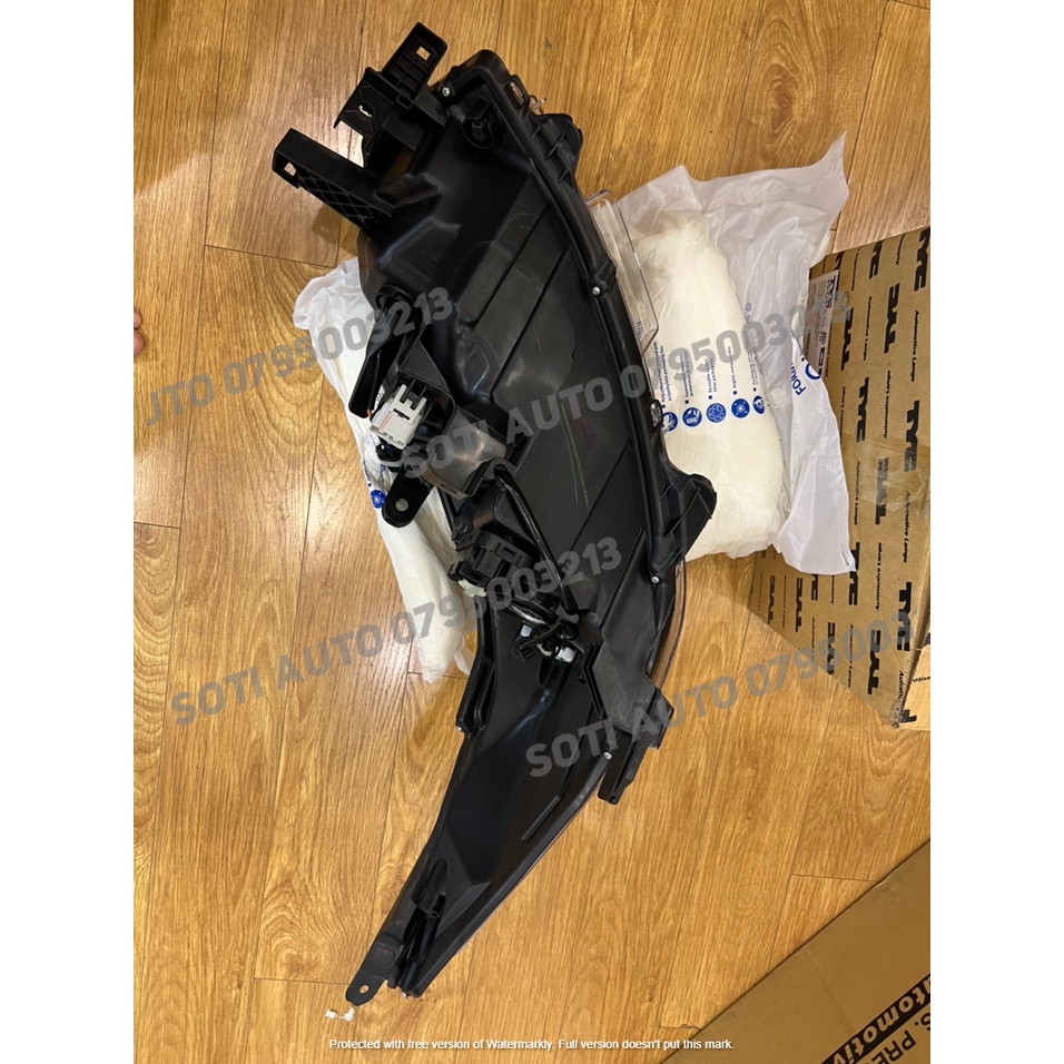 Đèn pha Toyota Innova