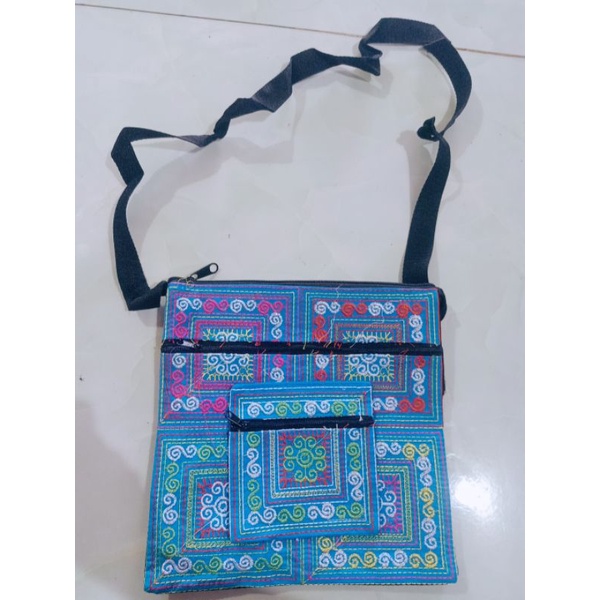 Túi đeo chéo 3 ngăn.