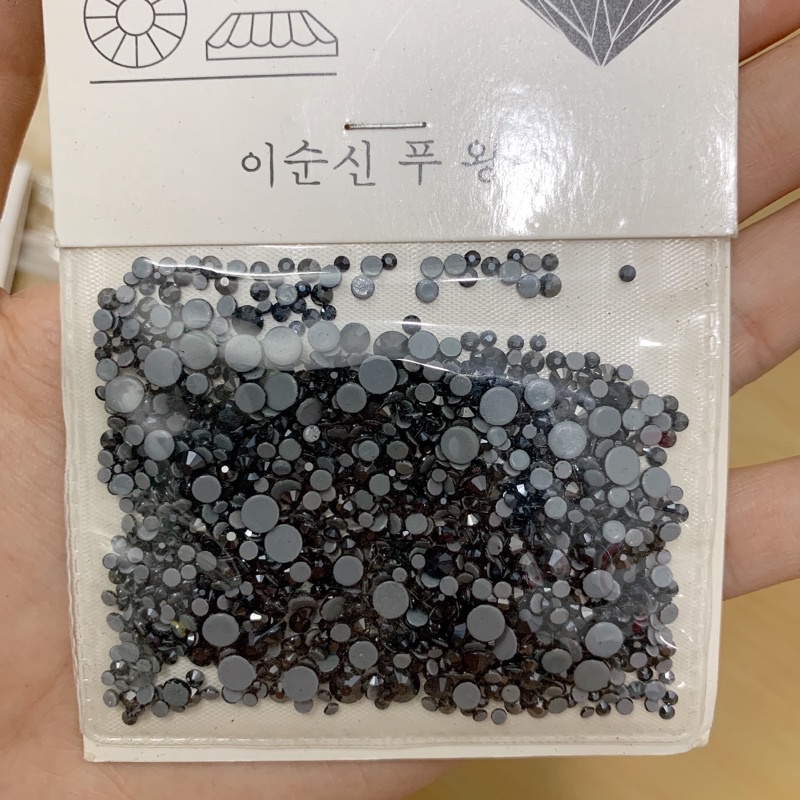 Đá chân keo mix size, đá gắn móng