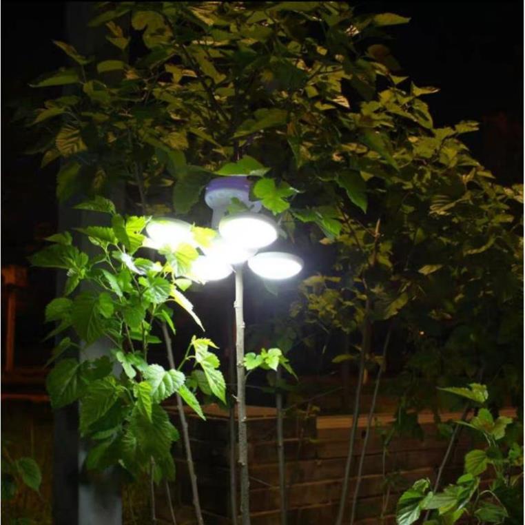 Bóng đèn tích điện năng lượng mặt trời 4 cánh xoè
