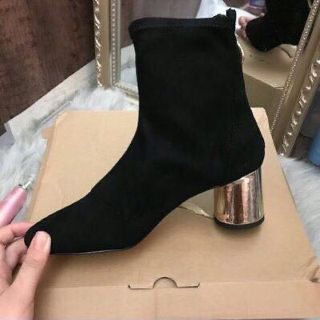 Boot got vàng khóa sau sang trọng