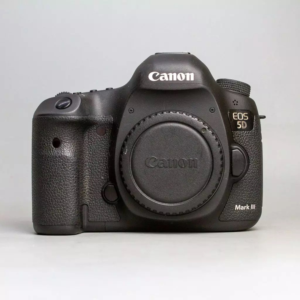 Canon 5d mark 3 Kèm Canon 20-35mm f3.5-4.5 AF