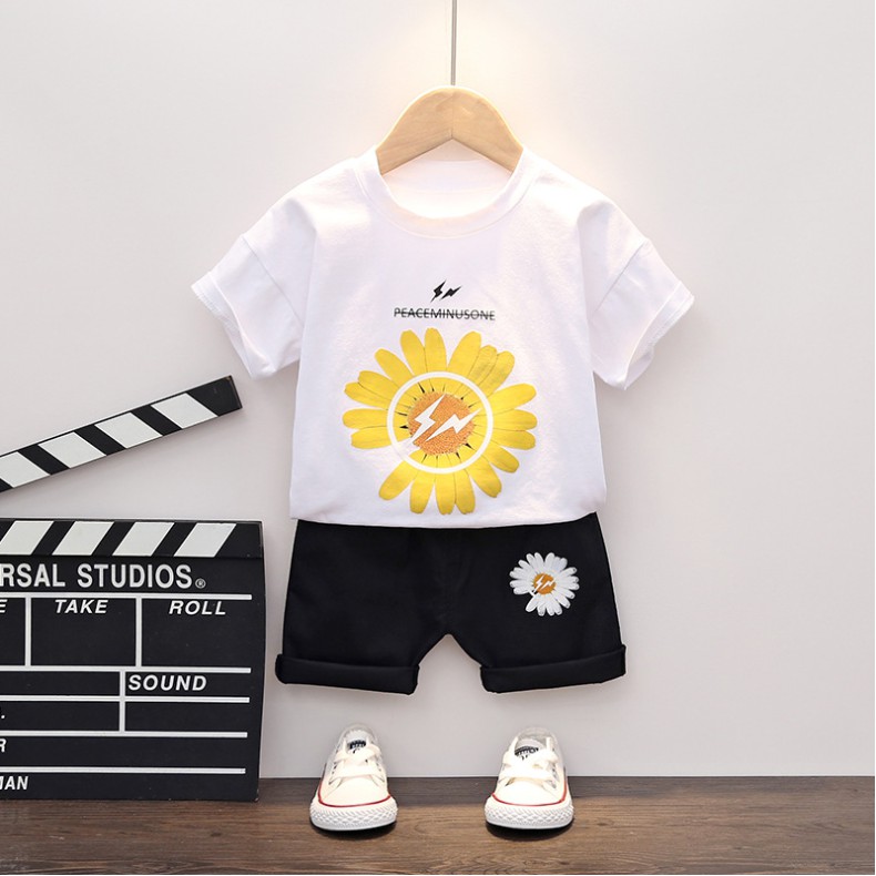Bộ quần áo cộc hoa cúc hot trend cho bé