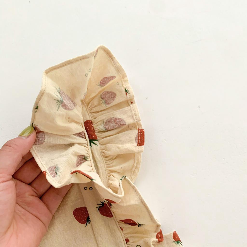 Áo liền quần tay cánh tiên hoạ tiết dâu tây xinh xắn dành cho bé gái
