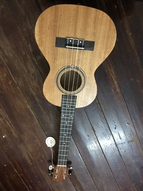 ĐÀN UKULELE TENOR KẺ VIỀN