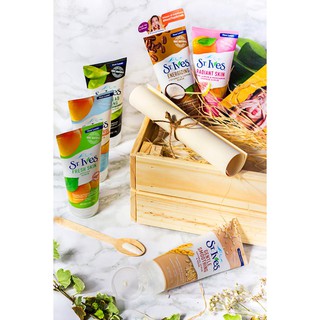 Sửa rữa mặt tẩy da chết St.Ives