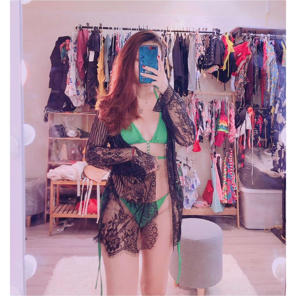 Áo Khoác Ren Hoa Đen Đi Biển