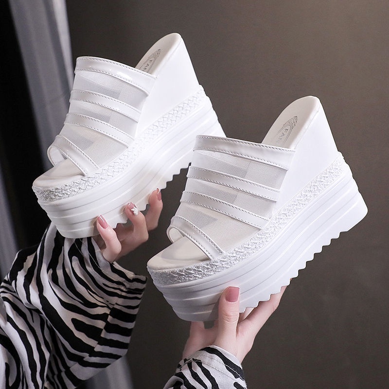 Đôi dép lười đế dày tăng chiều cao thời trang cho nữ