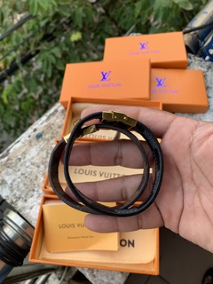 Vòng đeo tay da fullbox 02